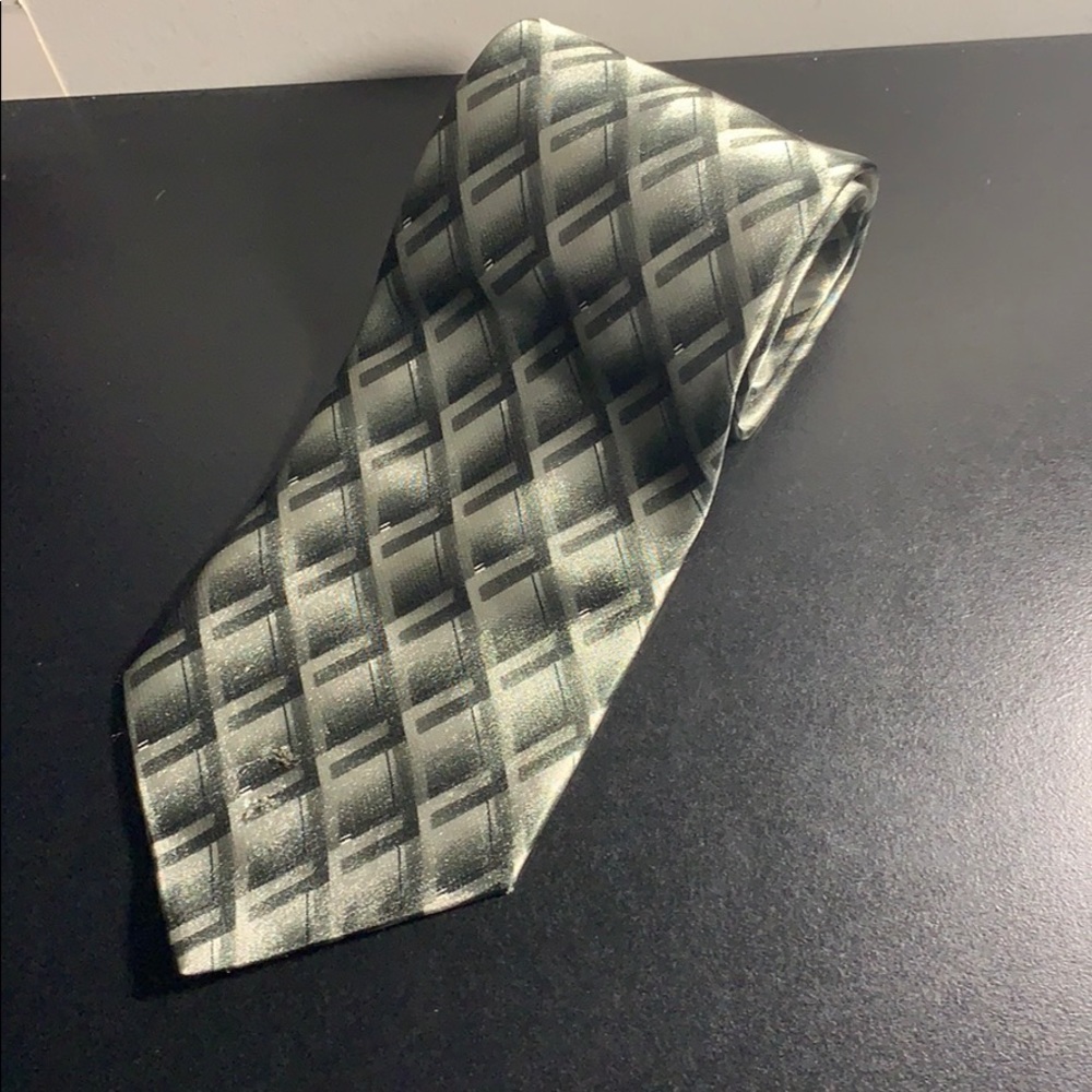 Puritan dark silver tie